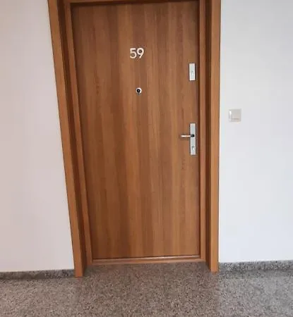 59 Justi דירה